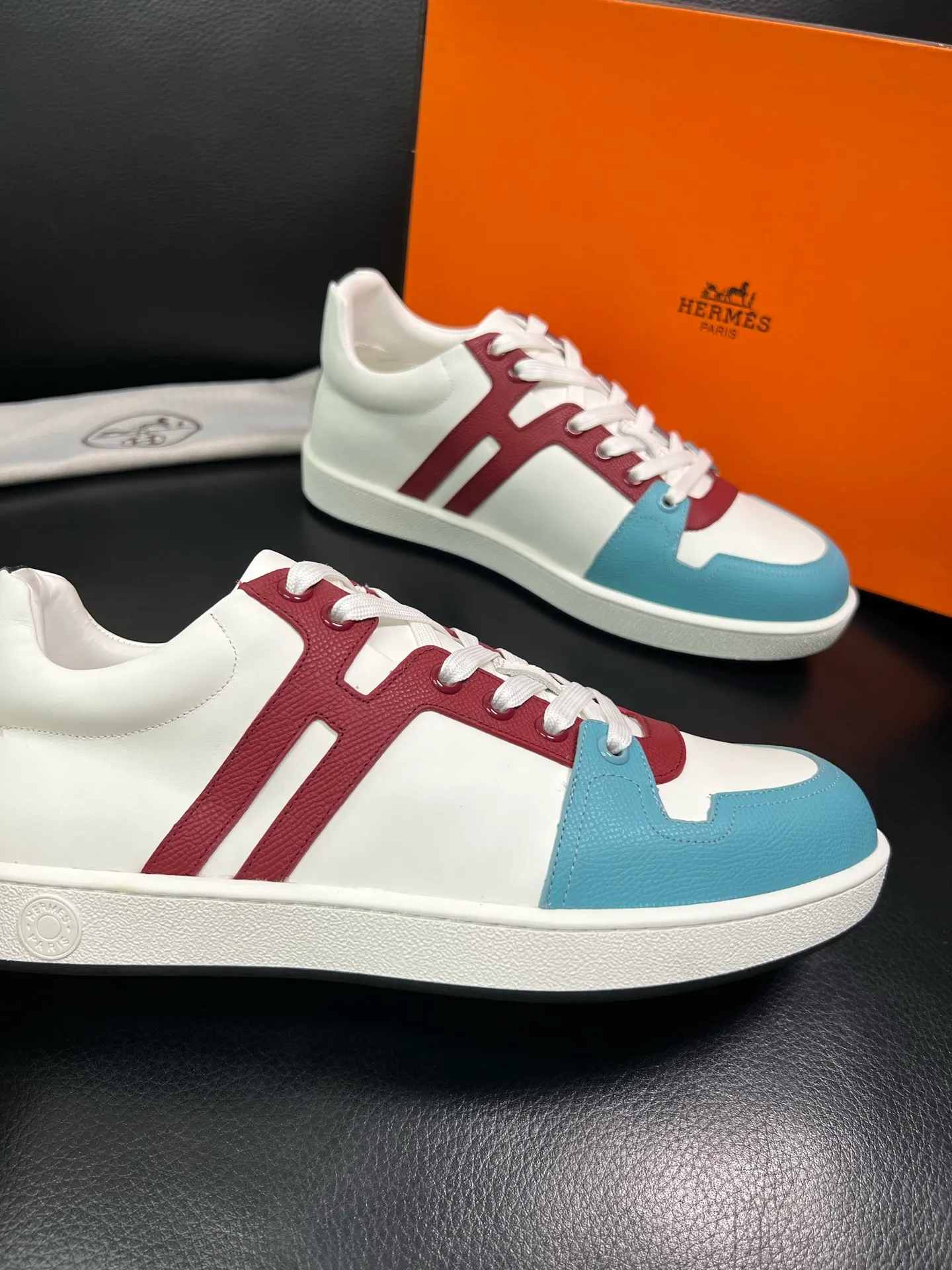 Men's shoes 💰700 Hermes Top Purchasing Agent Hermes counters are on sale at the same time with original factory configuration, original cowhide fabric imported from Italy, high-quality splicing technology, fully imported water-dyed cowhide lining, soles: original soles specially provided by the original factory are super comfortable, the original factory and single goods are of high quality, welcome to compare at the same time at the counter, code number 38-44 (customized 45 46) 85851
